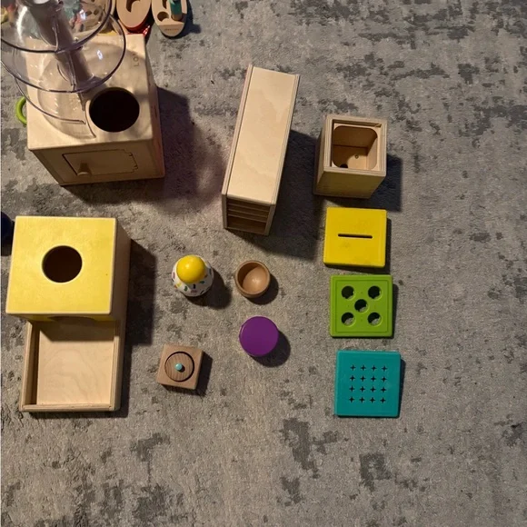 LOVEVERY Montessori Play Kit - Picture 9 of 16